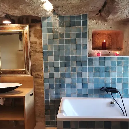 11 Pers Les Maisons Medievales De Charme En Quercy Feriehus